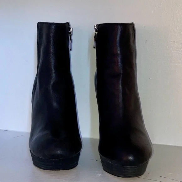 BCBGMaxAzria Henley Black Leather Heeled Platform Boots sz.8.5 - Picture 7 of 9